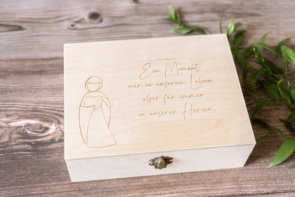 Holzbox Klappdeckel mit Scharniere und Verschluss, Gravur mit Engel Herz, Kerze, Stern und ein Spruch, Sternenkind